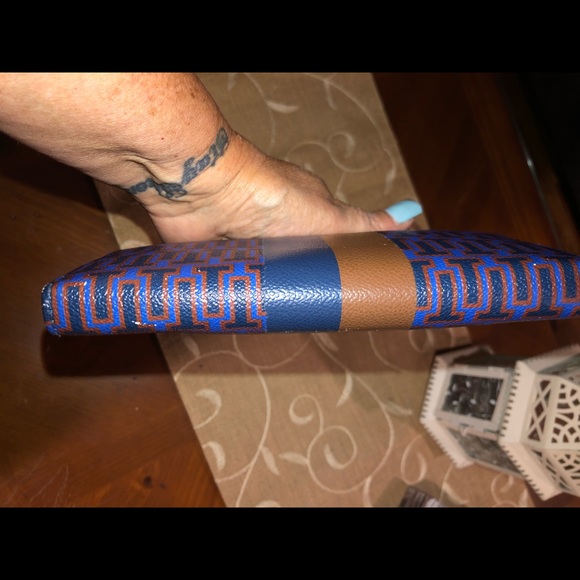 Authentic Tory Burch wallet - Picture 9 of 9